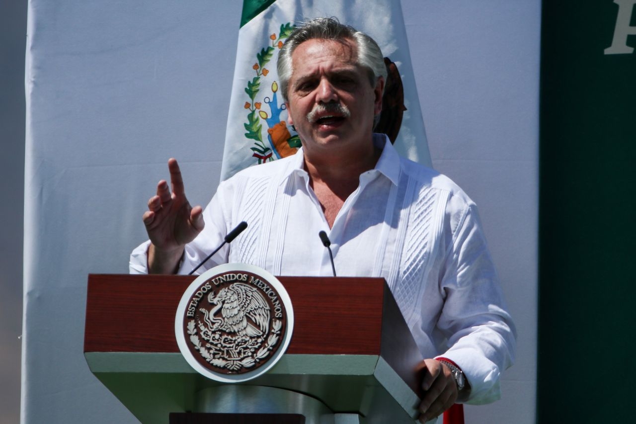 Alberto Fernández durante una visita a México