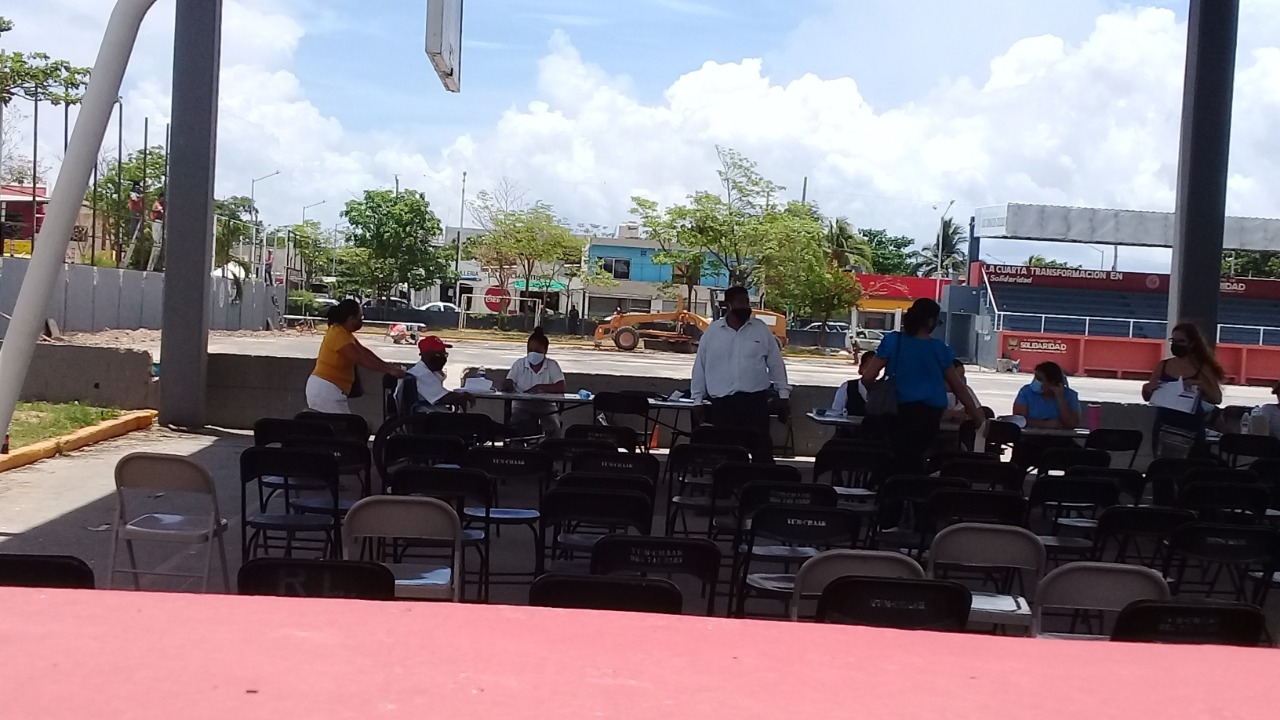 Adultos mayores muestran desinterés por vacunación en Playa del Carmen
