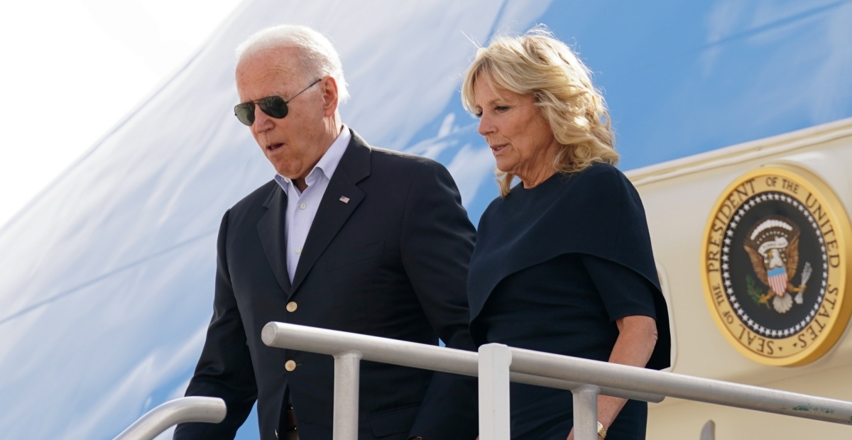 Joe Biden llega a Florida para reunirse con afectados de edificio colapsado en Miami