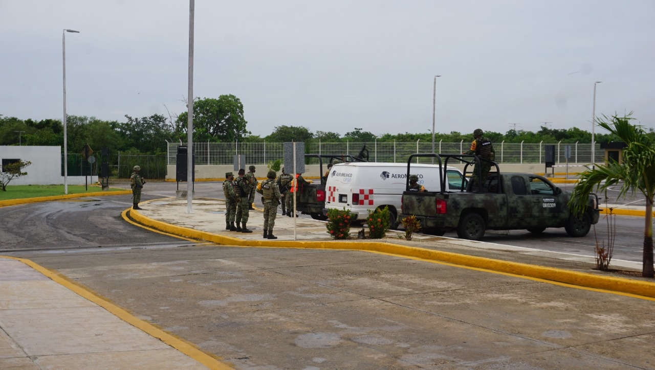 Militares quedaron varados esperando un vuelo que nunca llegó