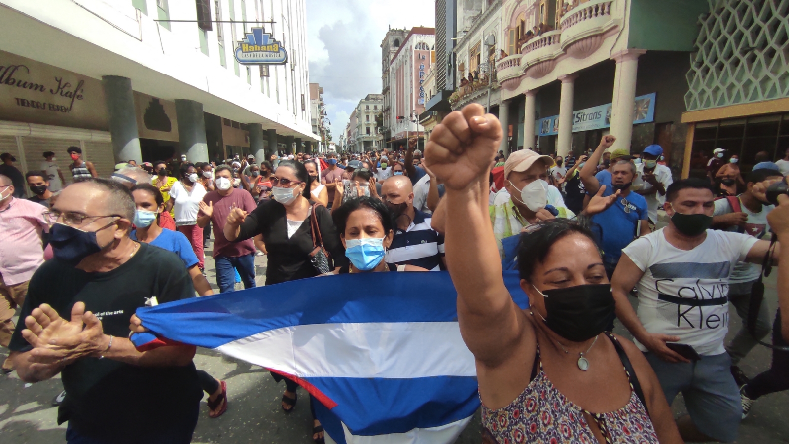 La protesta se produce en una jornada en la que Cuba registró otra cifra récord de contagios de COVID-19 en 24 horas