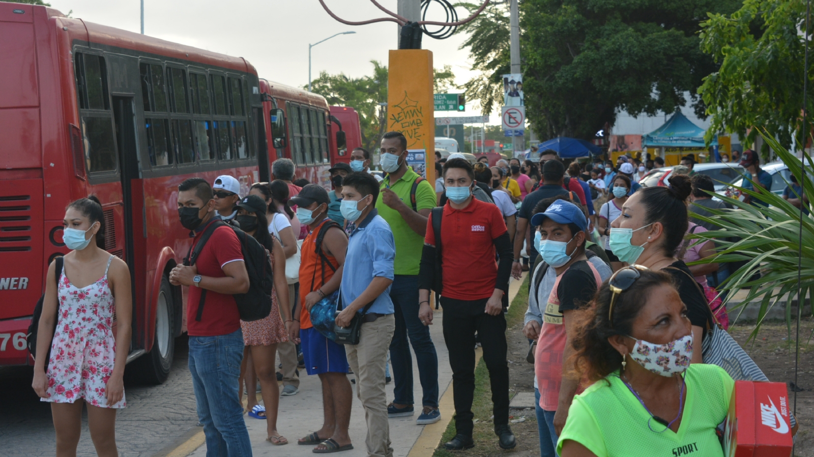 Paraderos de transporte público, focos de infección de COVID-19 en Cancún