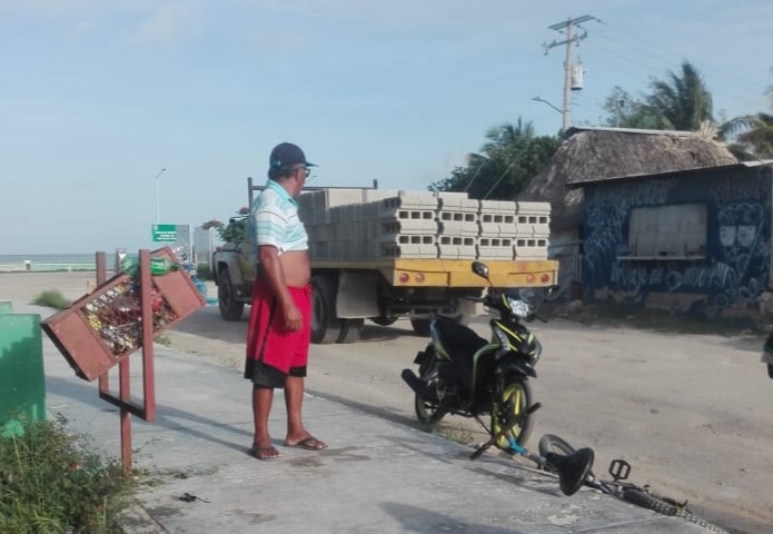 Pescadores preparan trampas ilegales para pulpo en Isla Arena, Calkiní