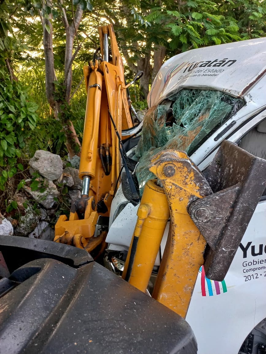 El vehículo pesado se encontraba estacionado a un lado de la carretera