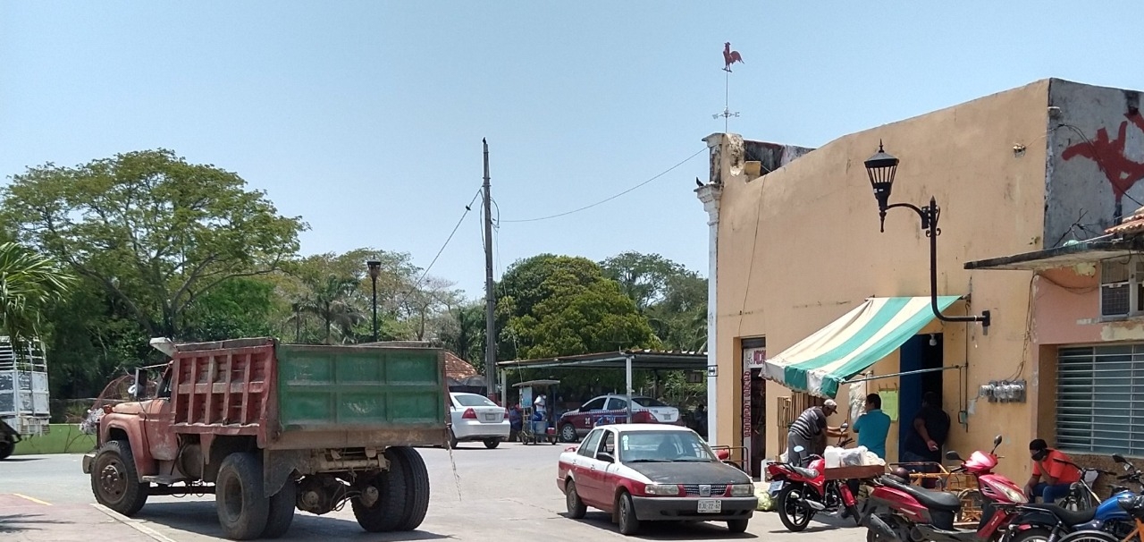 Vecinos de Palizada, Campeche, se quejan del ruido; piden retirar maquinaria pesada