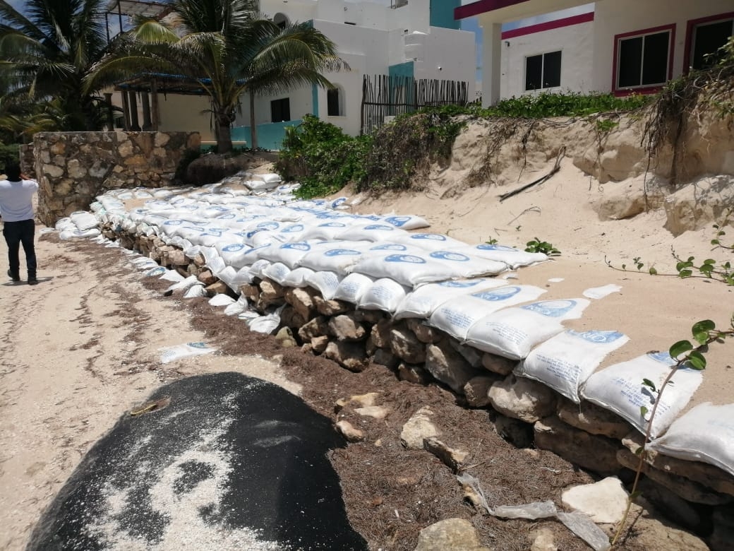 Geotubos de Telchac Puerto, Yucatán, generan daño ambiental