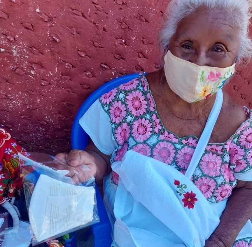 Cubrebocas bordados, una forma artesanal de protegerse del COVID-19