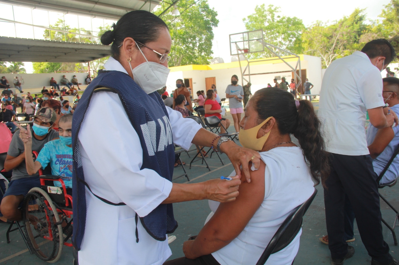 El primer día de la jornada, se estará vacunando a personas de 30 a 39 años, con domicilio en las colonias populares de Felipe Carrillo Puerto