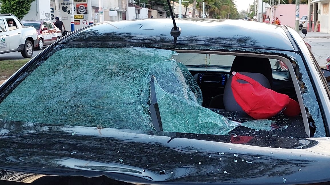 Motociclista choca contra vehículo y termina con lesiones graves en Ciudad del Carmen