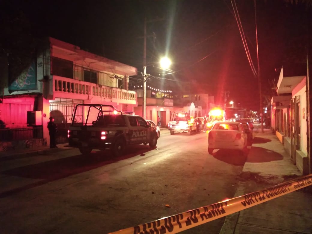 Hombres armados balean a dos estadounidenses en un restaurante de Tulum