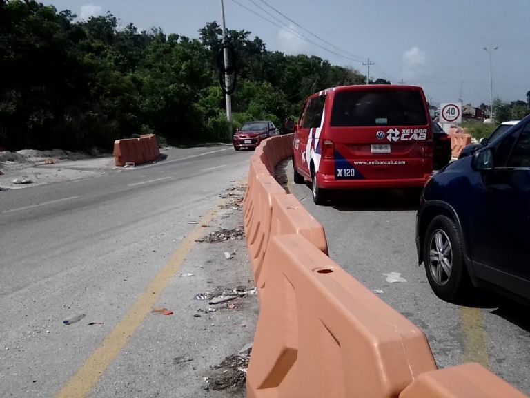 Los trabajos de Fonatur en la Carretera Cancún-Playa del Carmen alentaban la circulación vehicular, lo que enojó a ciudadanos