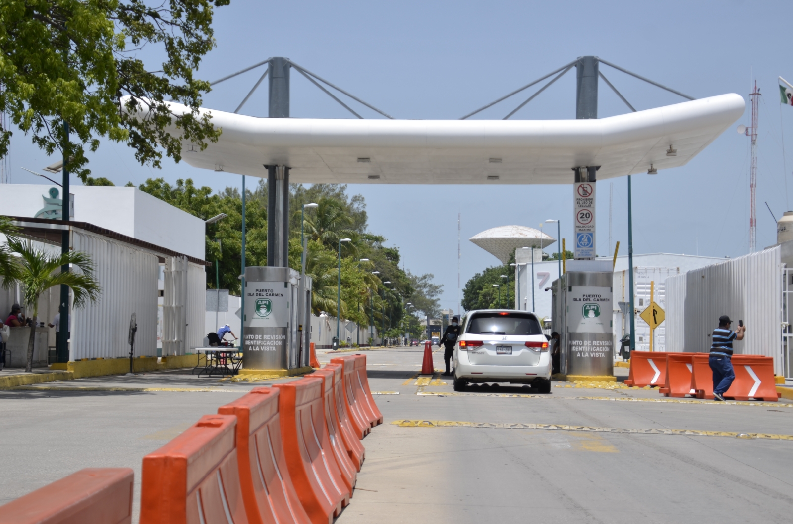 Ciudad del Carmen es como un puerto comercial porque hay más de 120 empresas que hacen sus operaciones, consideró el Administrador del Puerto Isla del Carmen