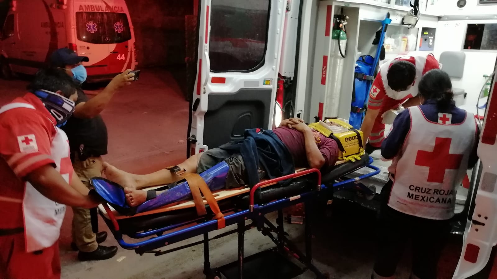 Hombre cae del segundo piso en Ciudad del Carmen; familiares tardan en darse cuenta