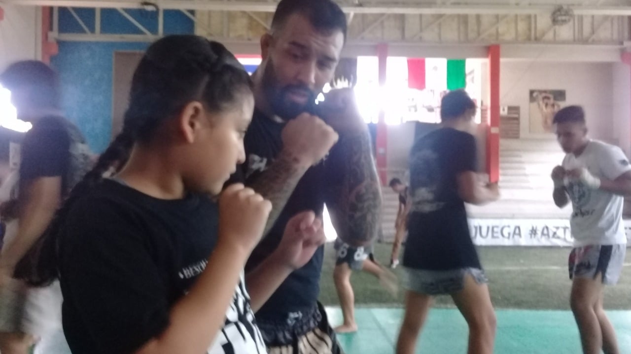 Imparten taller de Muay Thai a jóvenes y niños en Playa del Carmen