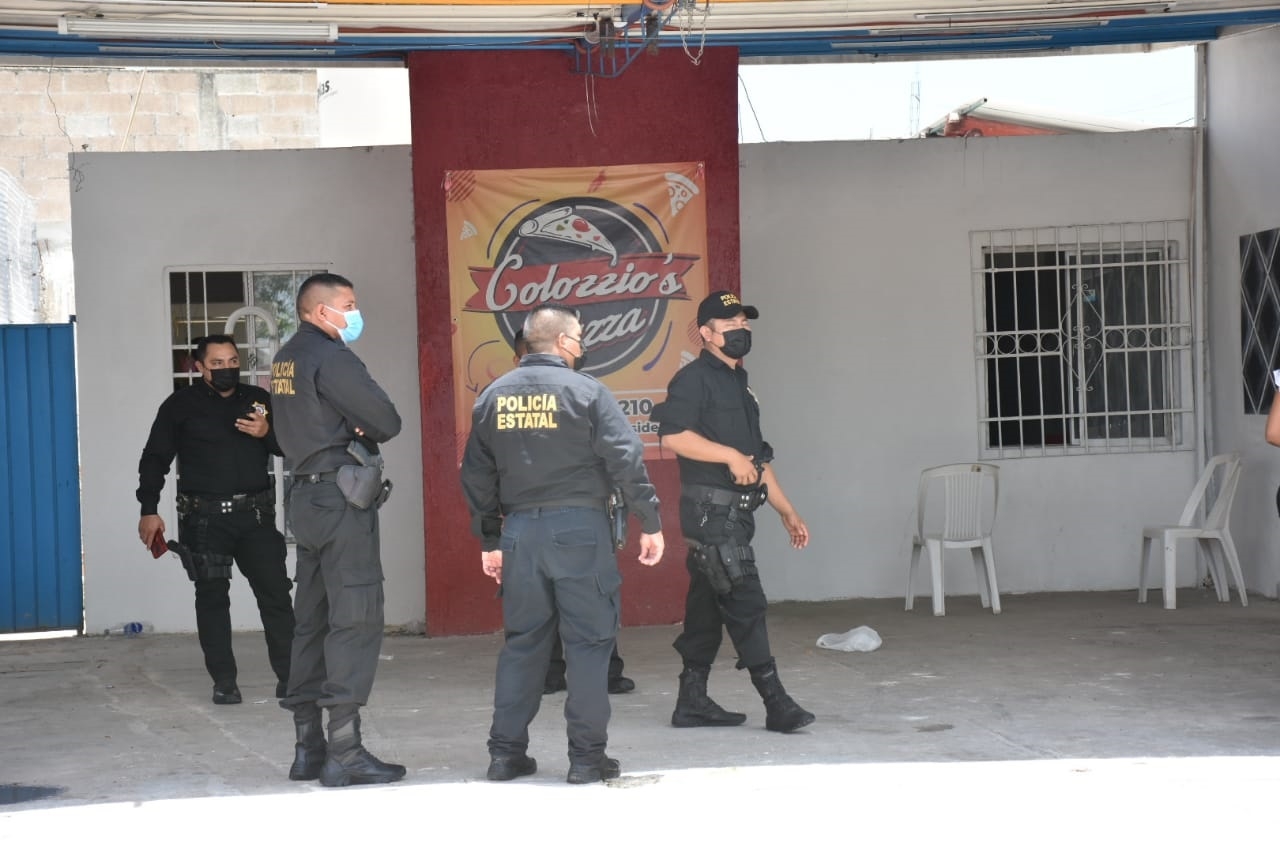 Los presuntos delincuentes forzaron las ventanas para entrar al local