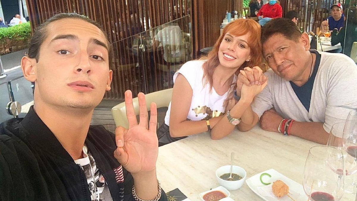 Emilio Osorio besa a Eva daniela