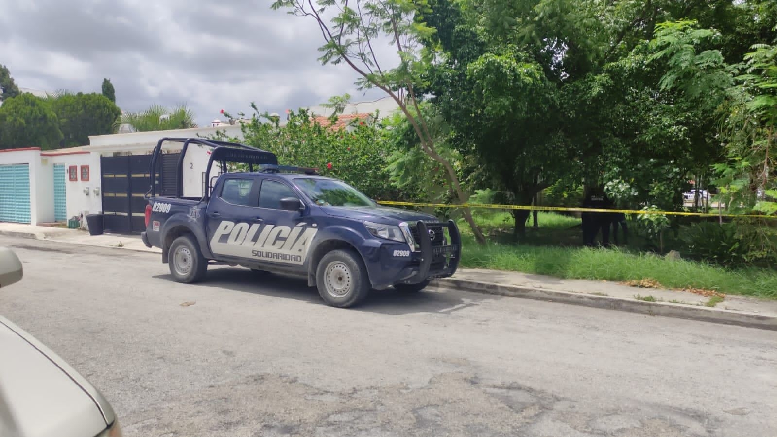 La policía municipal acordonó el área para esperar la llegada de la SEMEFO y la Fiscalía General del Estado