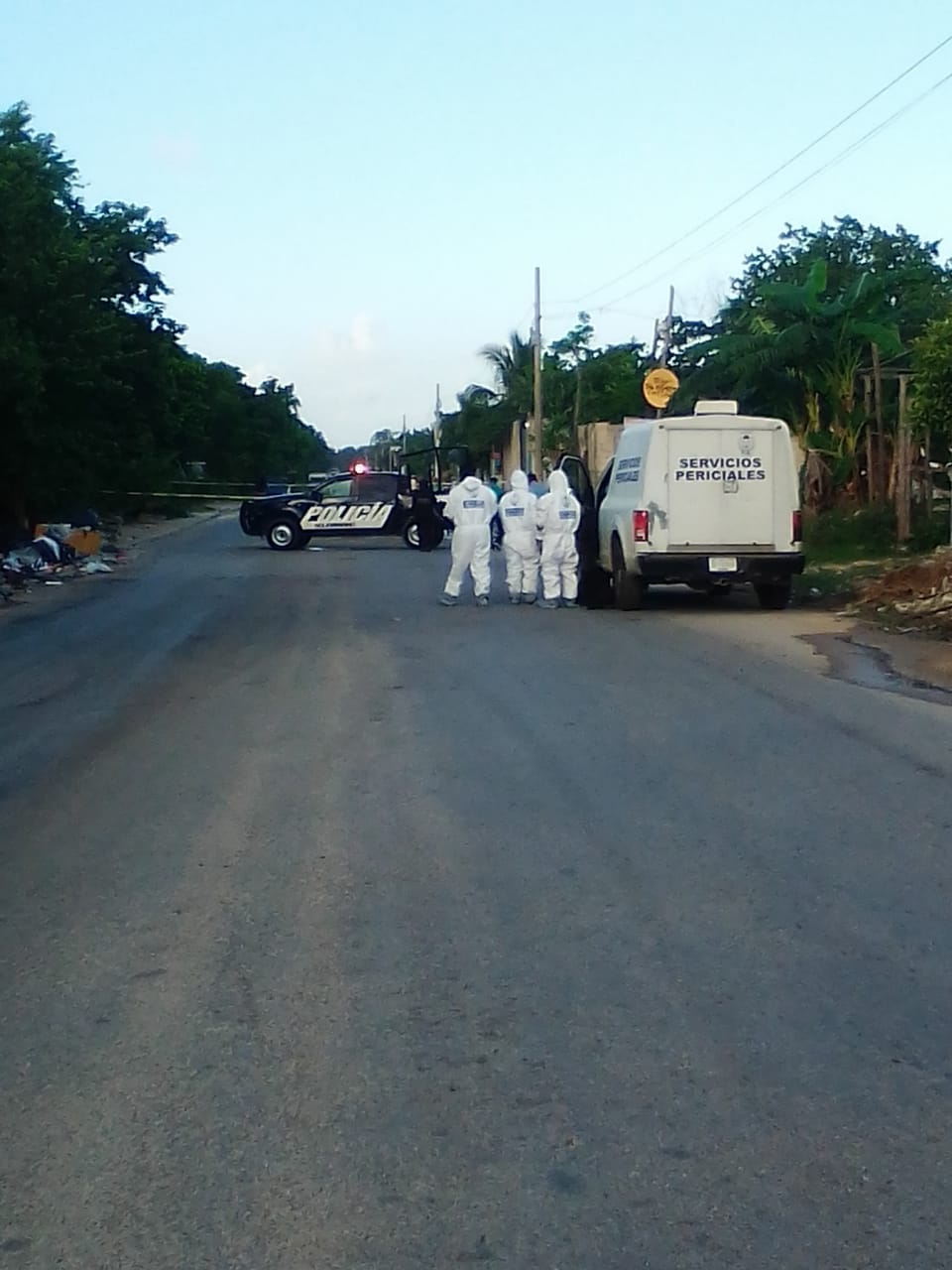 Personal del Servicio Médico Forense en Playa del Carmen arribó al lugar para el levantamiento del cadáver