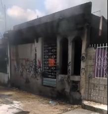 Controlan incendio en predio abandonado al oriente de Mérida: VIDEO