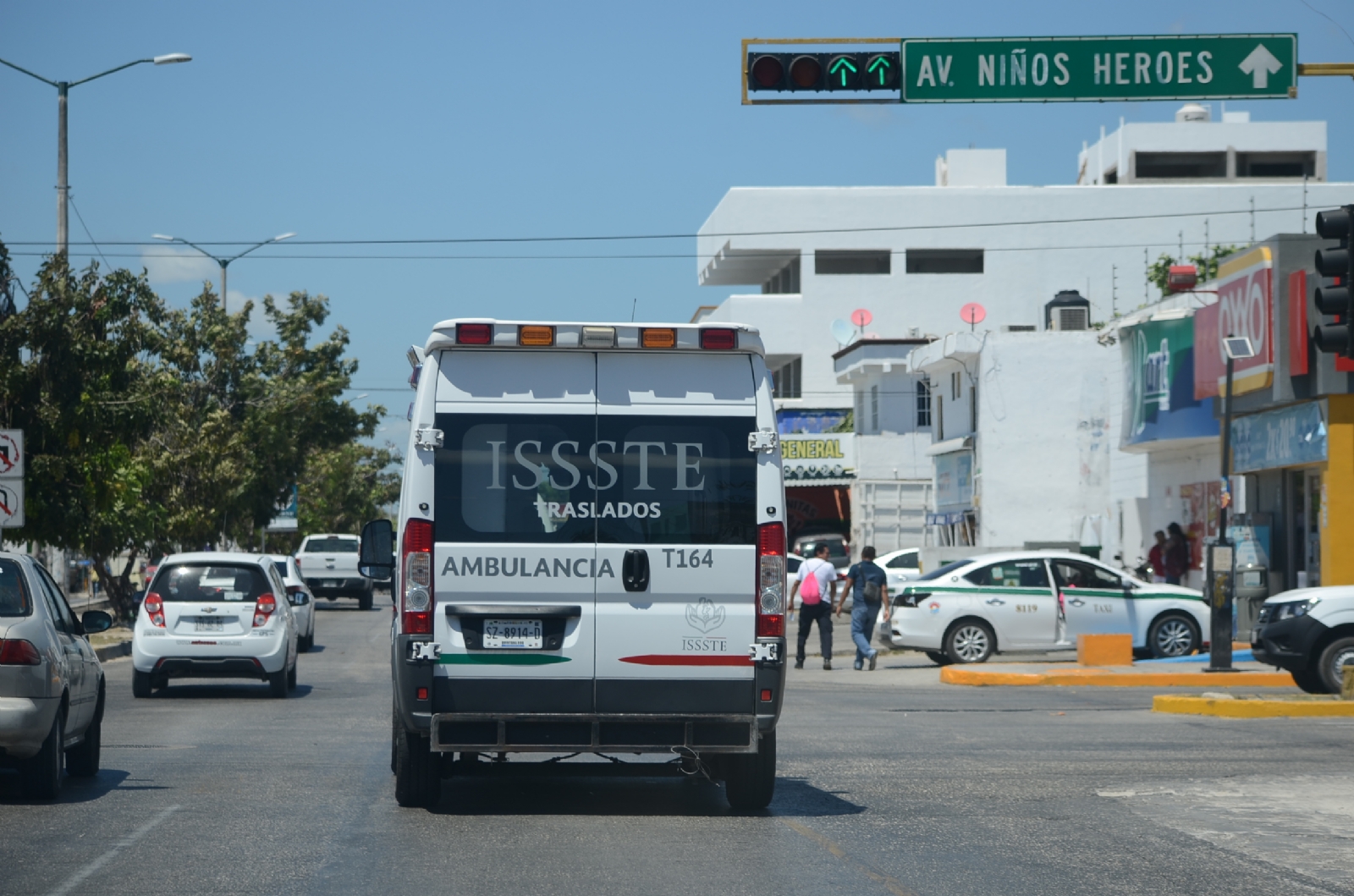 Se recomienda a la población en general, tomar sus debidas precauciones y usar rutas alternas