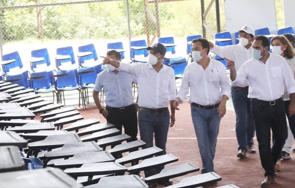 Mauricio Vila entrega mobiliario para cuatro escuelas del municipio de Temozón, Yucatán