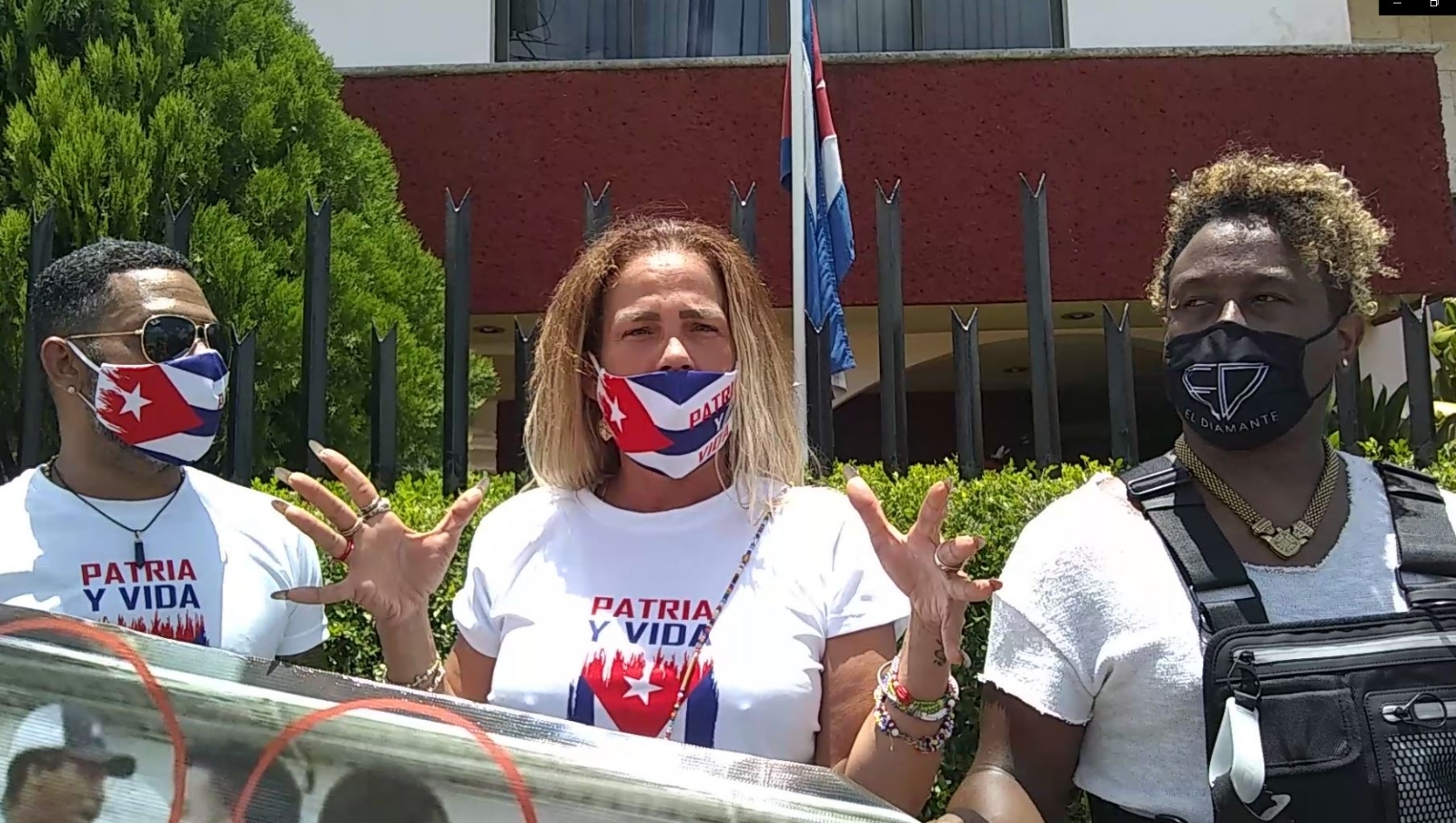 Niurka se unió a las manifestaciones que realizaron los residentes cubanos en Mérida