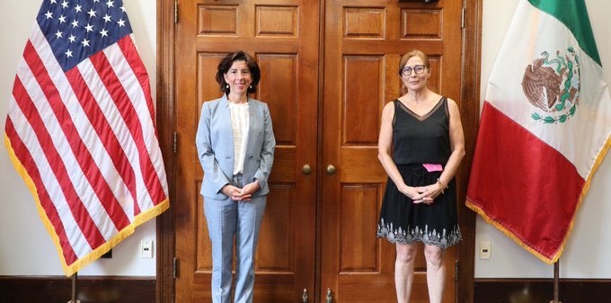 Tatiana Clouthier viajó a los Estados Unidos para reunirse con Gina Raimondo