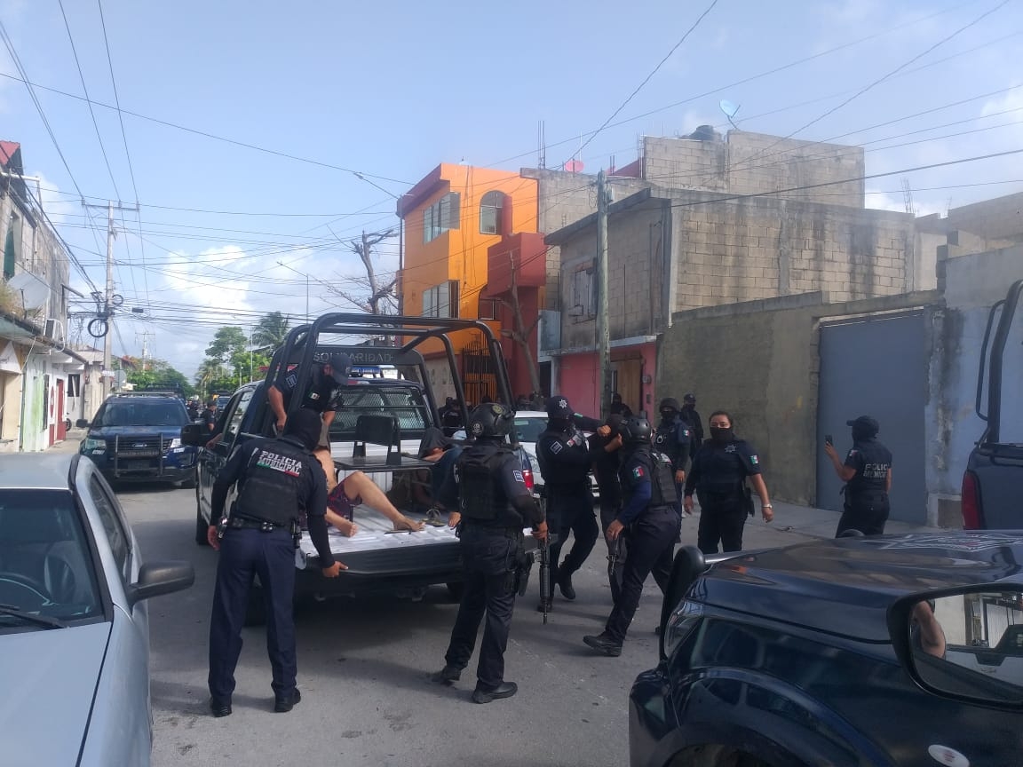 Policías de Playa del Carmen detuvieron a los presuntos implicados en el robo de una casa de empeño ubicada en el fraccionamiento Palmas I