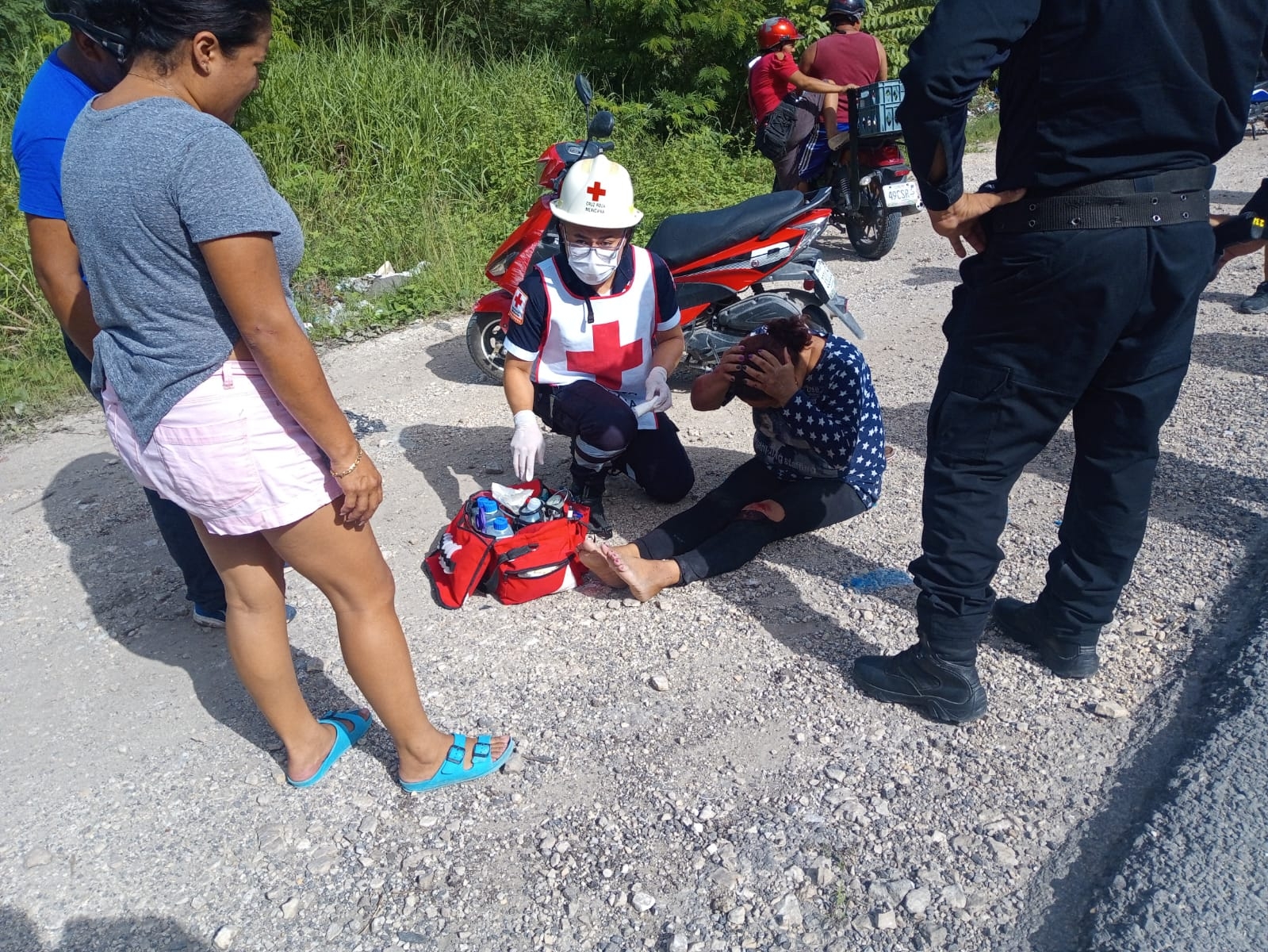 Madre e hija fueron auxiliadas por paramédicos de la Cruz Roja