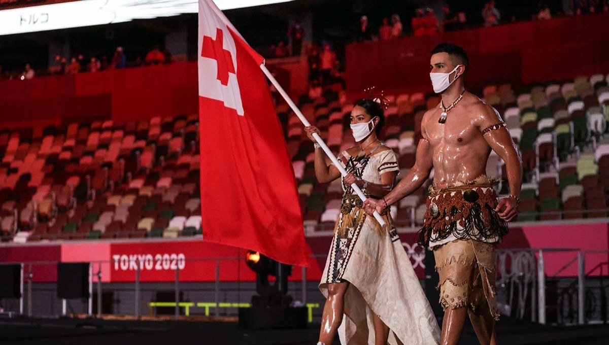 Conoce a Pita Taufatofua, el atleta que volvió a robar corazones en la inauguración de Tokio 2020