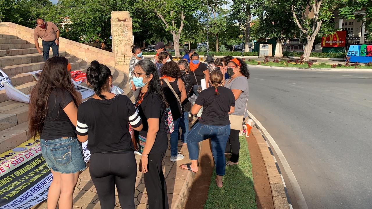 Animalistas protestan en el Monumento a la Patria en Mérida: VIDEO