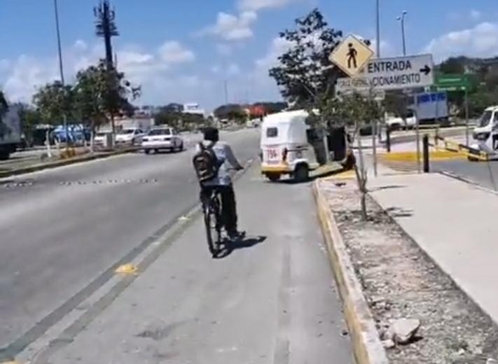 Ciclistas hartos de la falta de cultura vial en Playa del Carmen