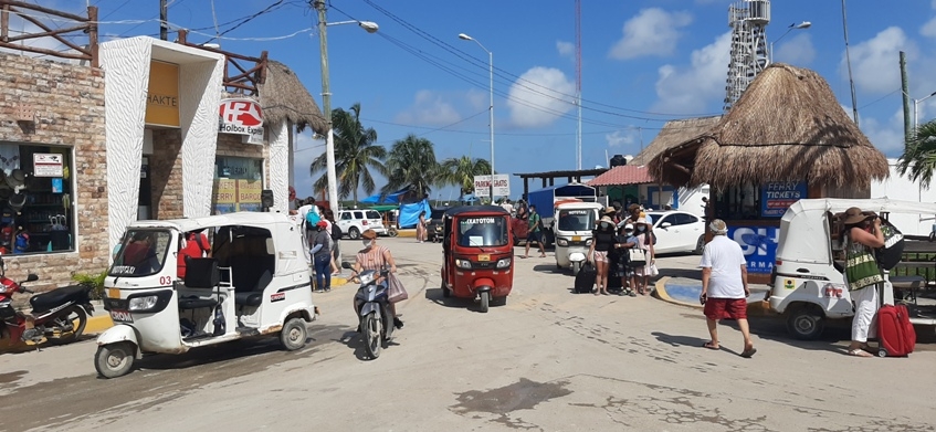 Los turistas, así como habitantes de la zona, mostraron su rechazo a este ordenamiento