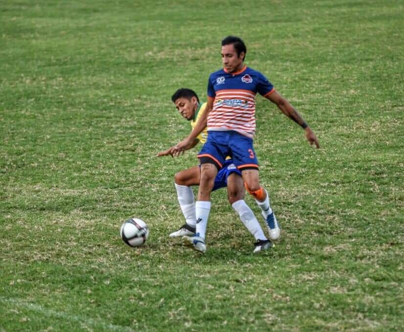 Un duelo intenso de principio a fin, peleado en la media cancha