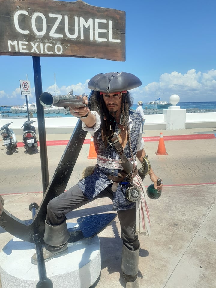 Su imagen fue inspirada en el personaje de Jack Sparrow, de la película “Piratas del Caribe