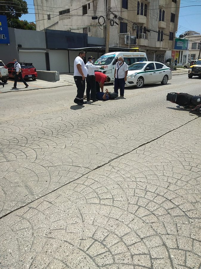 Cancún: Atropellan a motociclista en la Avenida Uxmal frente a un KFC