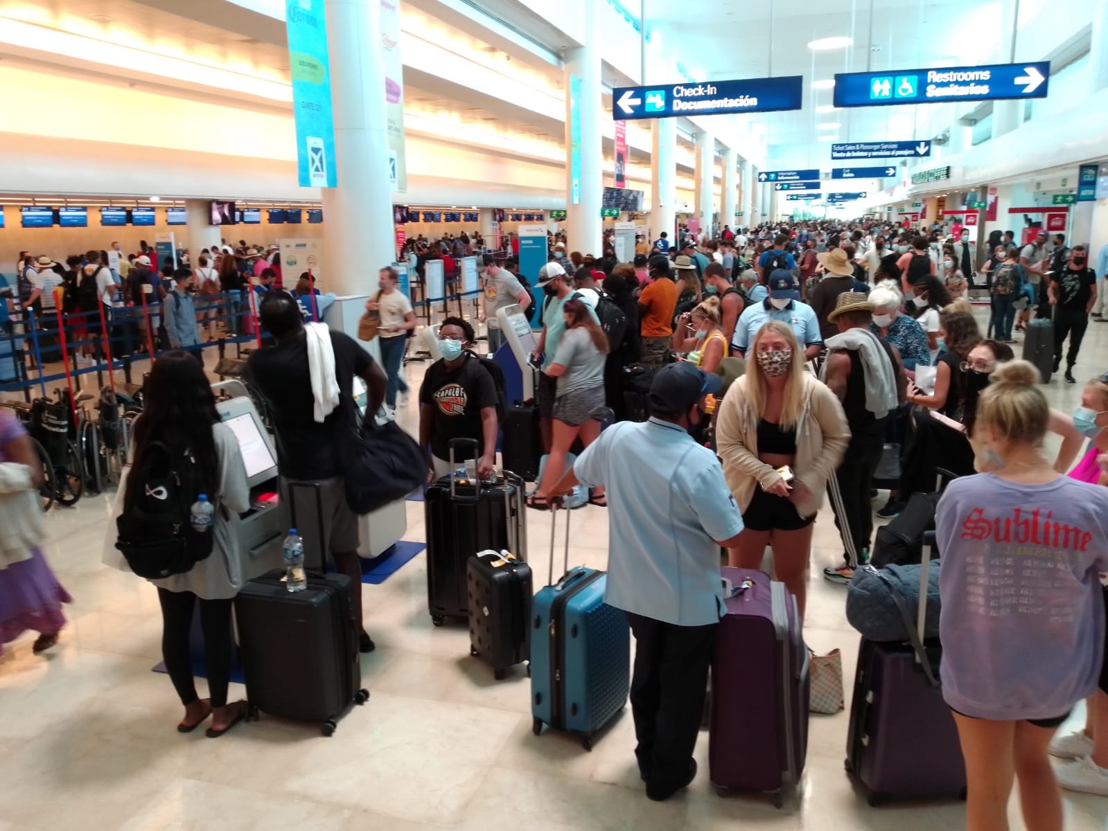 Aeropuerto de Cancún programa 471 vuelos, pese a crisis sanitaria en Quintana Roo