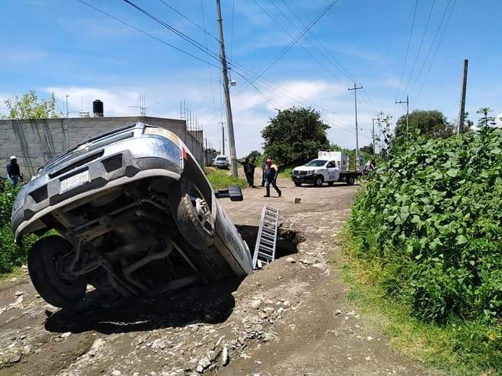 Dos trabajadores que viajaban en la pipa salieron ilesos del accidente