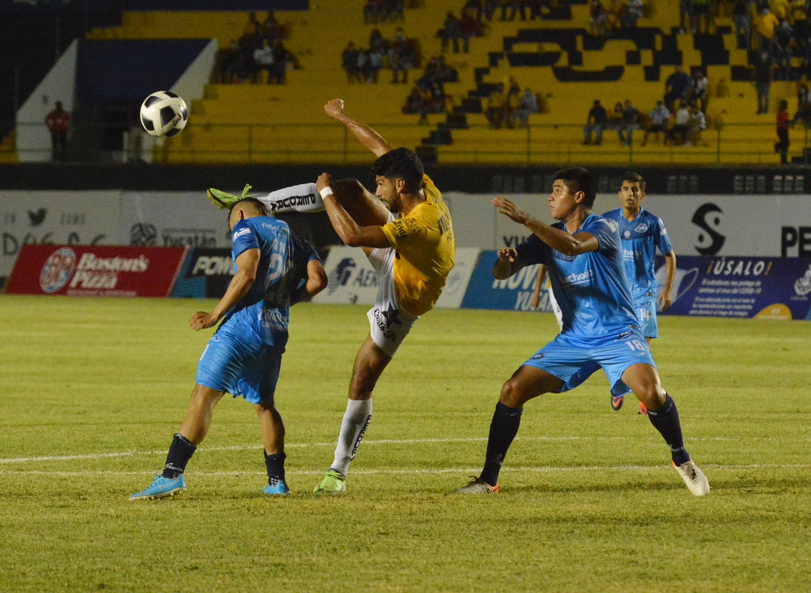 Después de un año, tres mil 433 espectadores se dieron cita en el Estadio Olímpico Carlos Iturralde Rivero