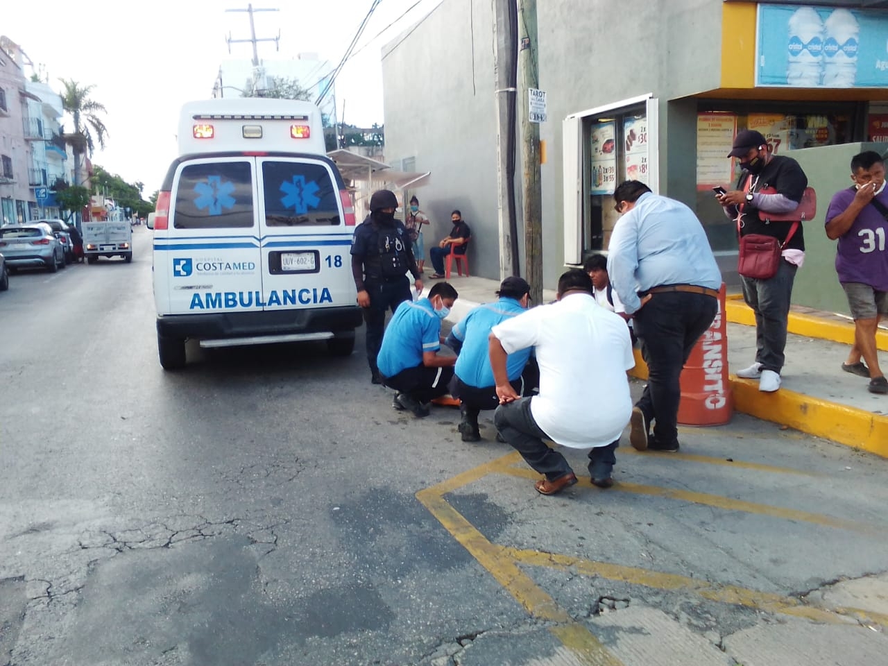 Chofer de transporte público atropella a una señora en Playa del Carmen