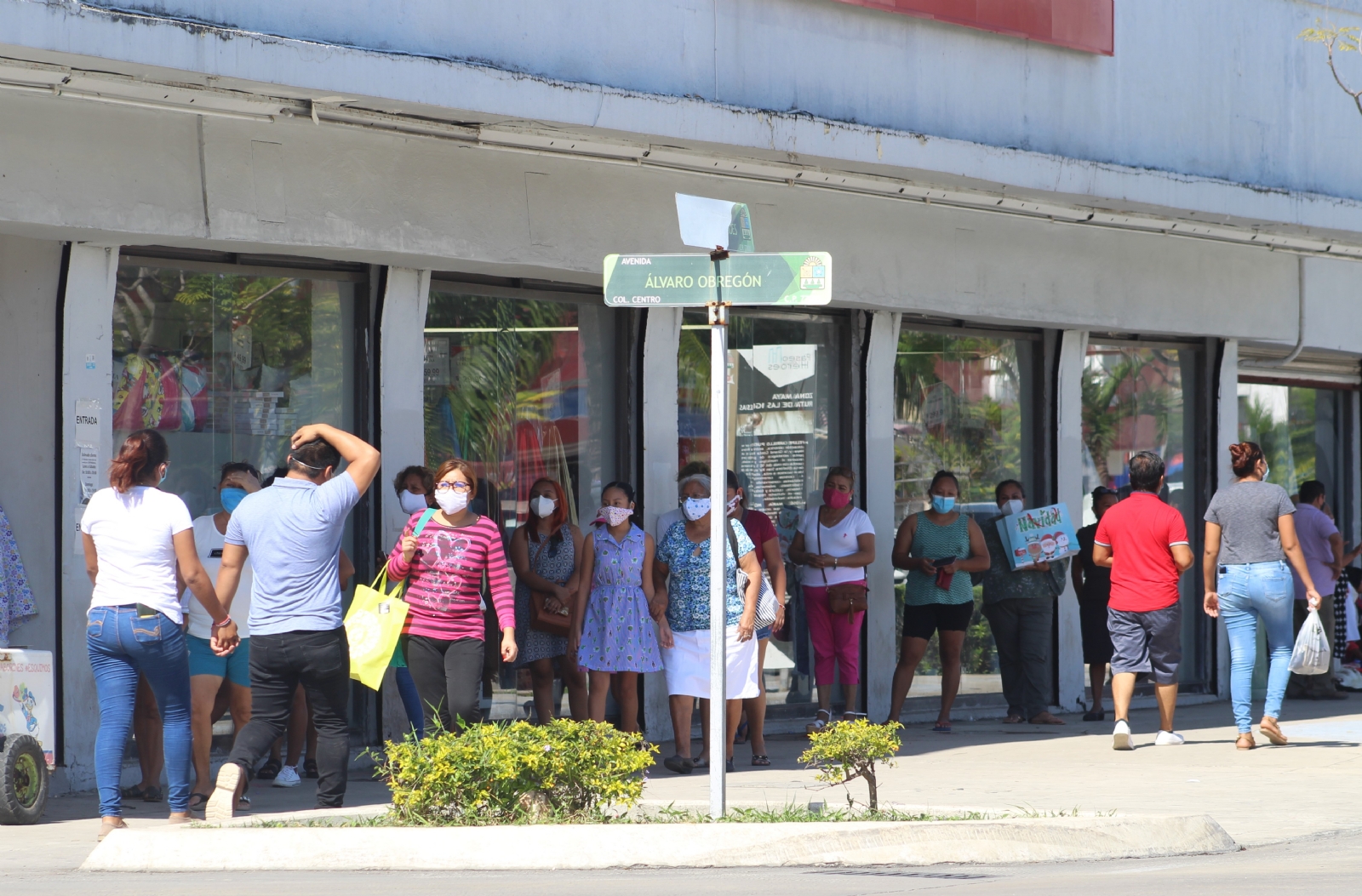 La solicitud de prueba negativa o vacunación antocovid para ingresar a establecimientos, causo enojo a los quintanarroenses