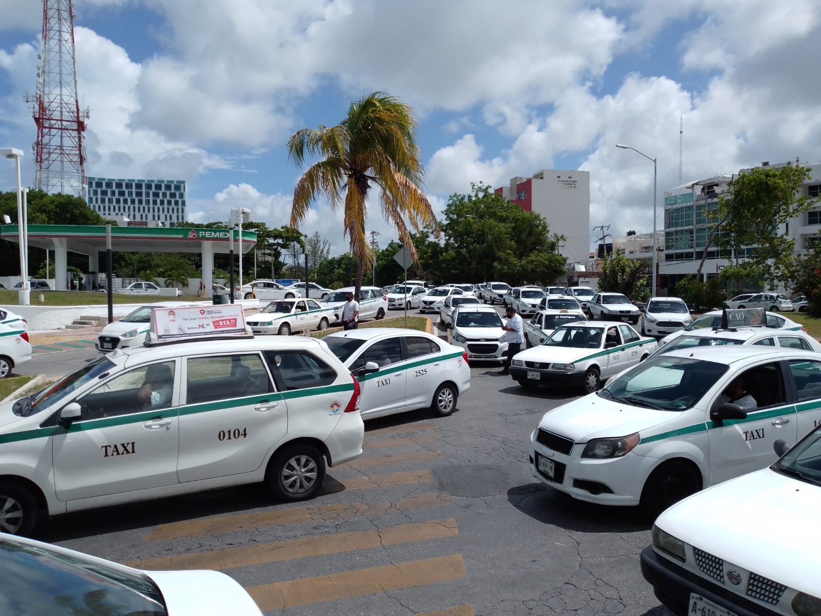 Los taxistas exigieron la destitución inmediata del director de la Policía Turística de Cancún