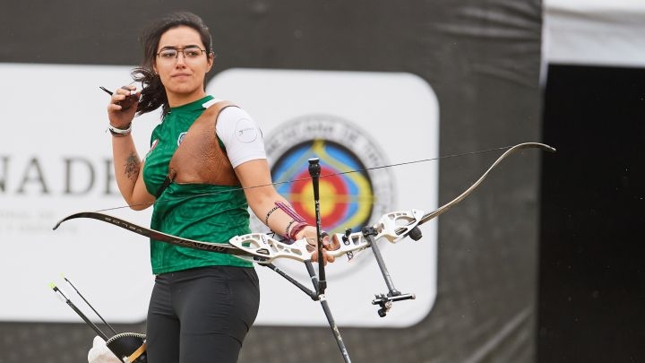 Es una arquera mexicana miembro de la selección nacional olímpica de tiro con arco