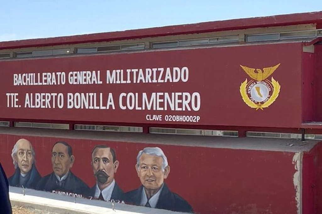 Pintan rostro de AMLO en mural de una escuela, en Mexicali, Baja California