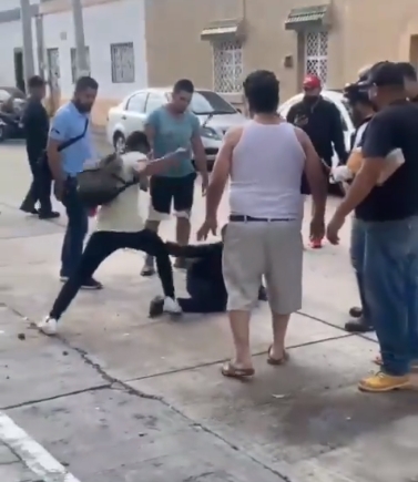 Linchan a ladrón en la colonia El Fresno en Guadalajara: VIDEO