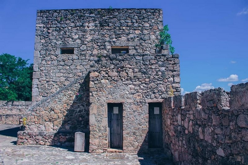 Lluvias deslavan el Fuerte de San Felipe en Bacalar