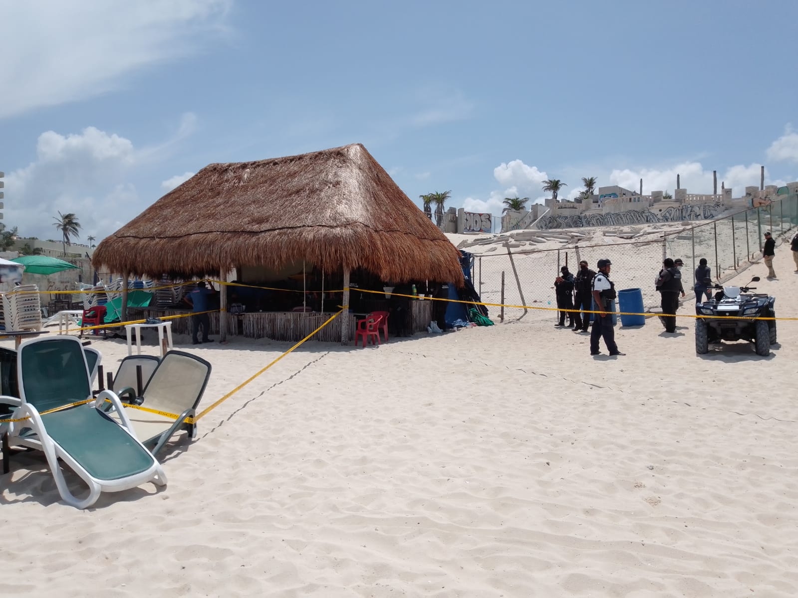 Realizan operativo de seguridad en Playa Delfines de Cancún: FOTOS