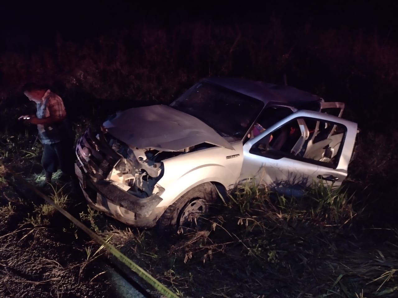 La unidad dio varios giros antes de terminar nuevamente sobre sus llantas en la carretera federal Mina - Felipe Carrillo