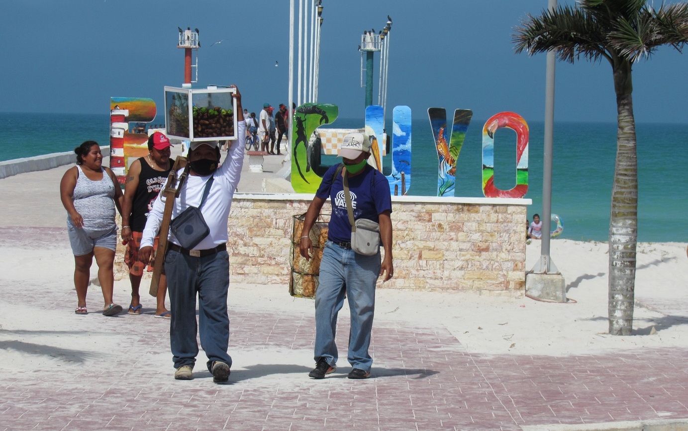 Puerto El Cuyo, Yucatán, recibe a decenas de turistas