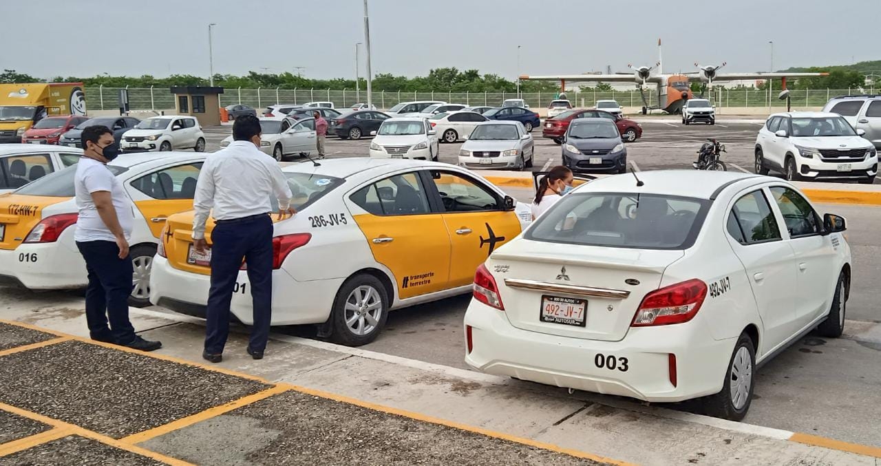 Aumenta mujeres taxistas en el Aeropuerto de Campeche